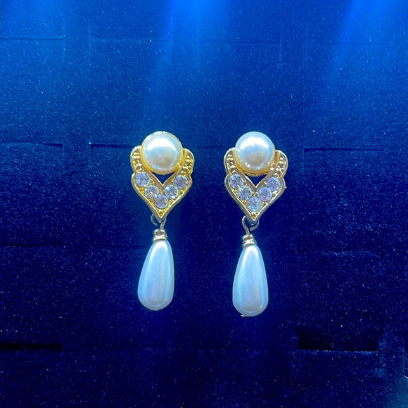 💛🤍Vintage Beautiful Earrings 🤍💛 - Picture 2 of 3